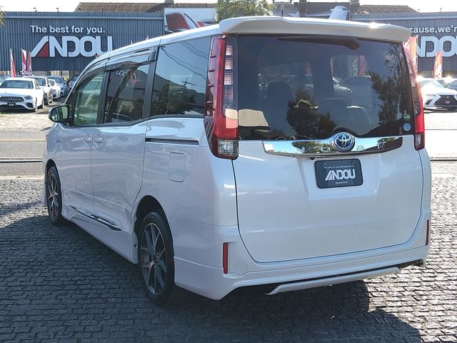 Toyota NOAH HYBRID 2017-01 11454-2