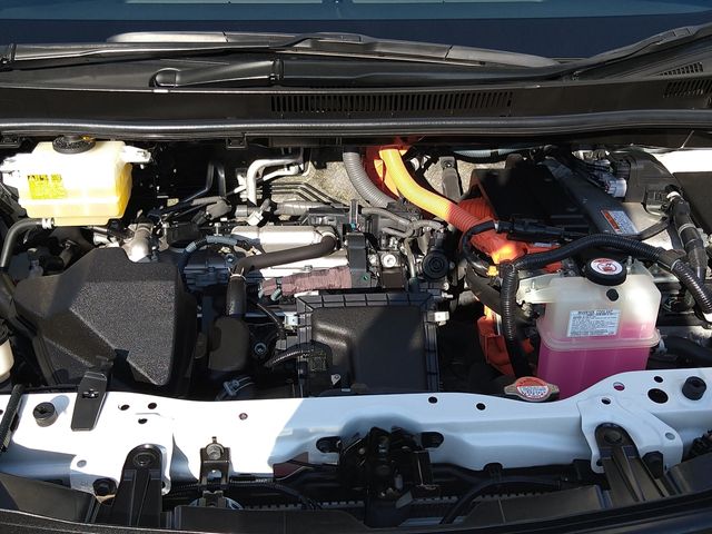 Toyota NOAH HYBRID 2017-01 11454-23
