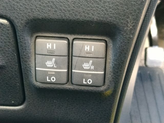 Toyota NOAH HYBRID 2017-01 11454-17