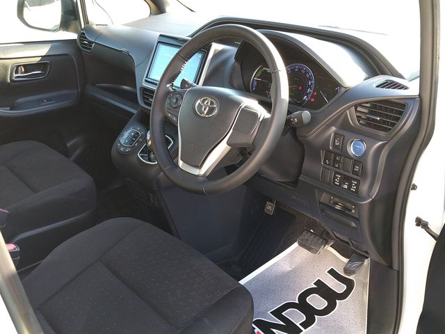 Toyota NOAH HYBRID 2017-01 11454-10