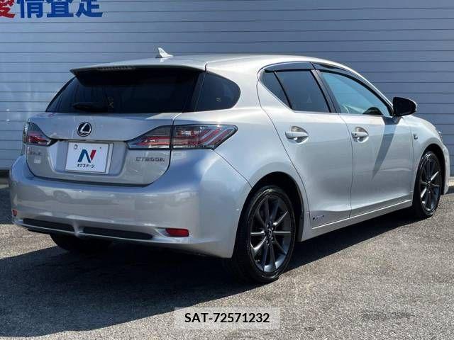 Lexus CT 2011-02 322652-17
