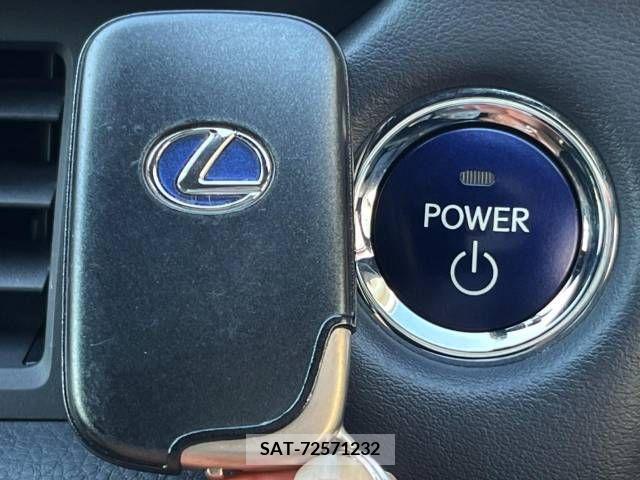 Lexus CT 2011-02 322652-5