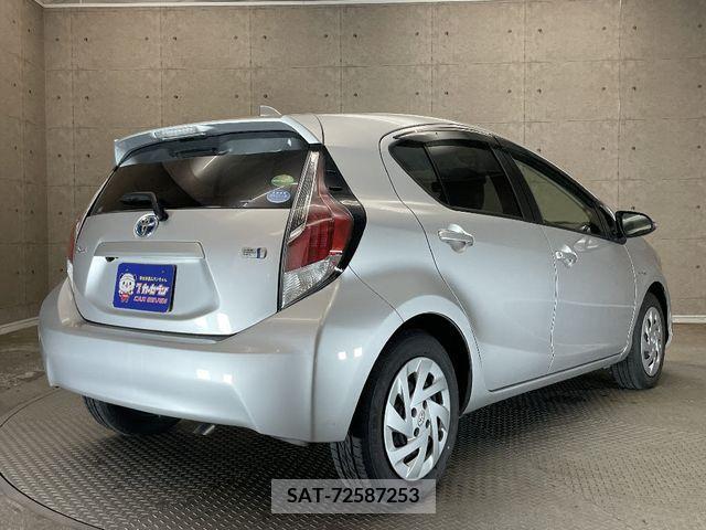 Toyota AQUA 2017-03 260313-1