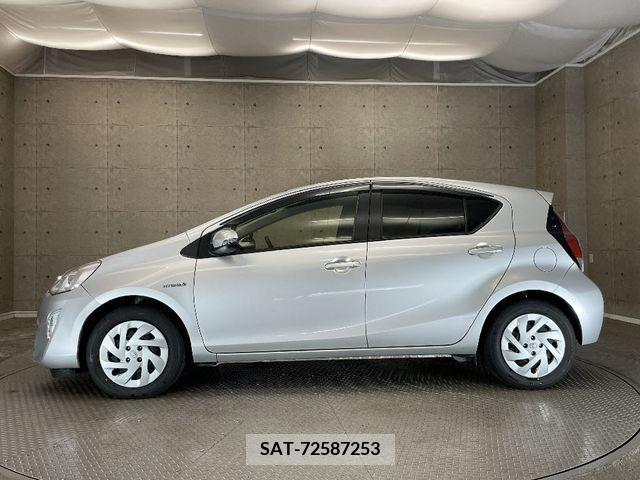 Toyota AQUA 2017-03 260313-14