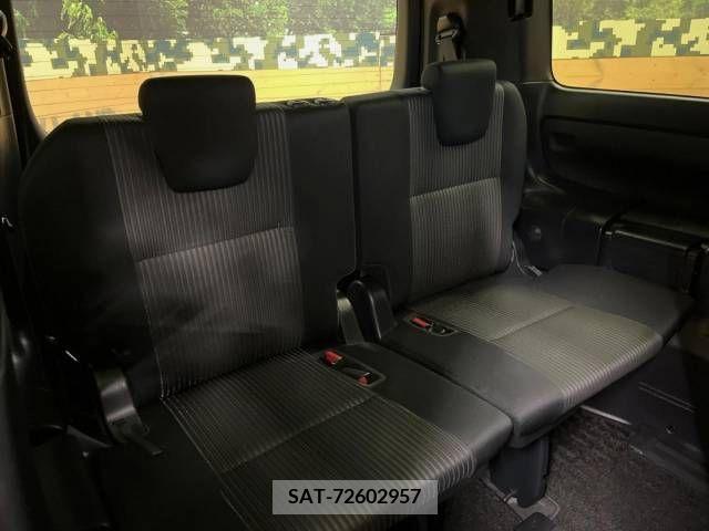 Toyota VOXY 2019-10 221601-10