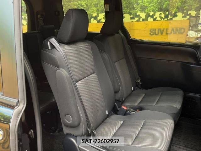 Toyota VOXY 2019-10 221601-9