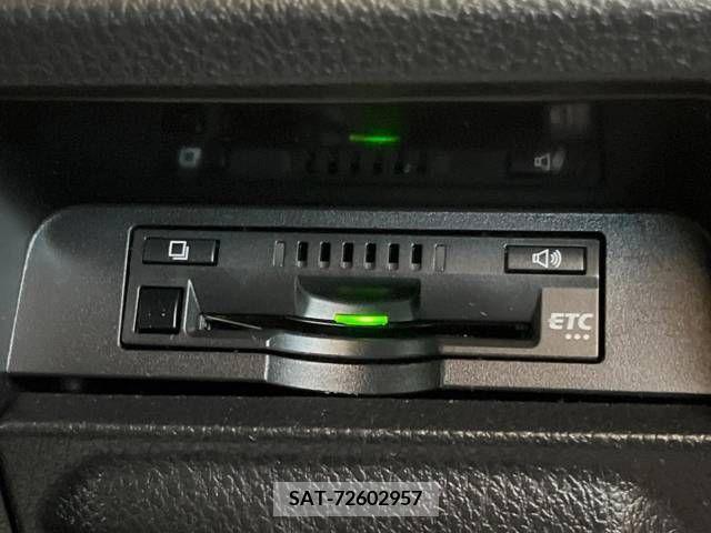 Toyota VOXY 2019-10 221601-6