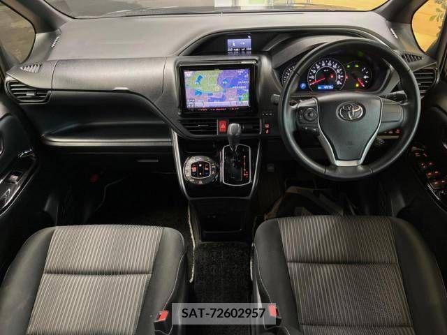 Toyota VOXY 2019-10 221601-1