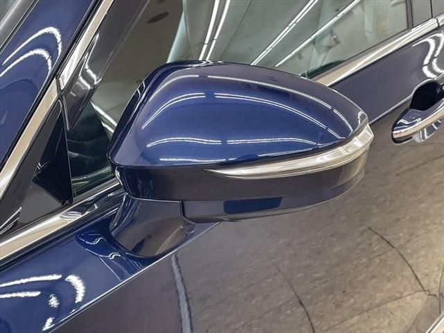 Toyota CROWN MAJESTA 2016-10 193605-12