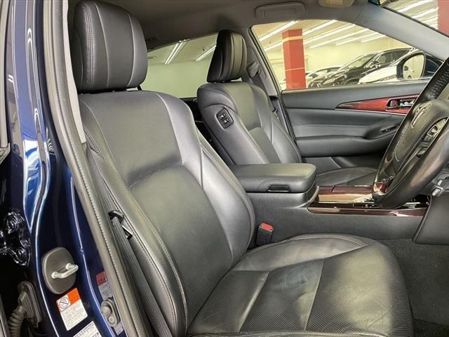Toyota CROWN MAJESTA 2016-10 193605-19