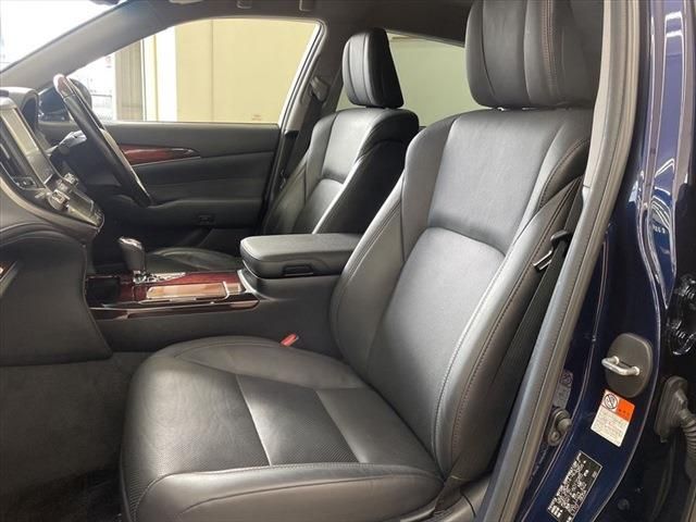 Toyota CROWN MAJESTA 2016-10 193605-21