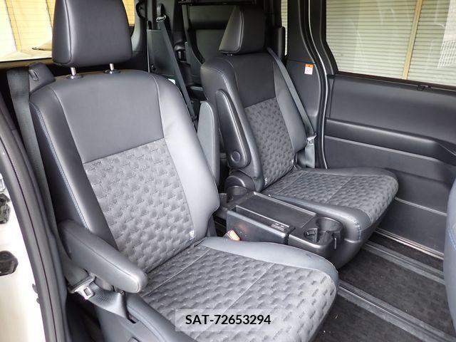 Toyota VOXY 2022-10 289260-19
