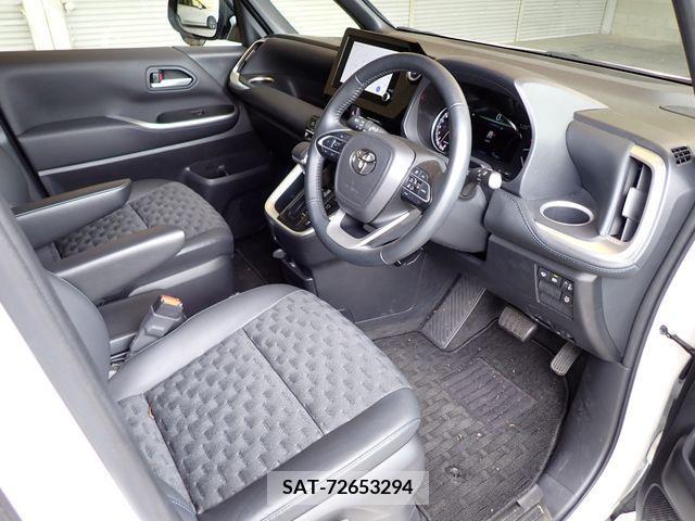 Toyota VOXY 2022-10 289260-1