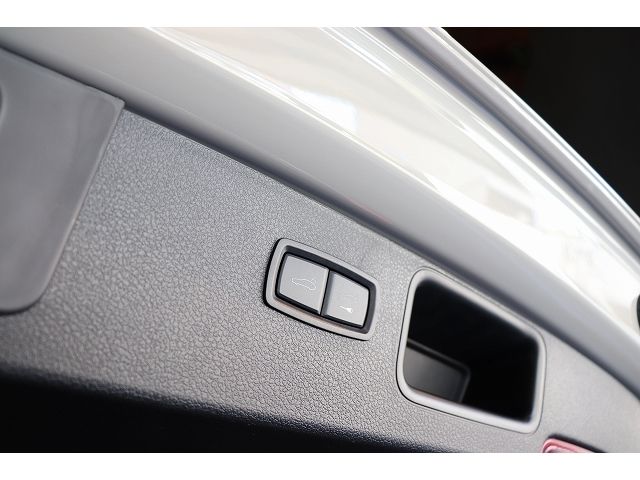 Porsche MACAN 2021-05 17494-28