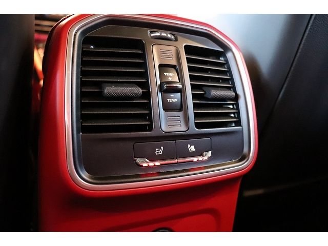 Porsche MACAN 2021-05 17494-15