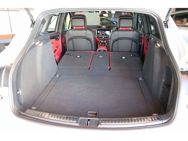 Porsche MACAN 2021-05 17494-29