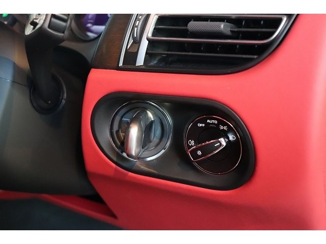 Porsche MACAN 2021-05 17494-16