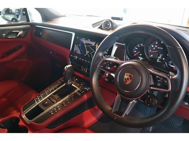 Porsche MACAN 2021-05 17494-17