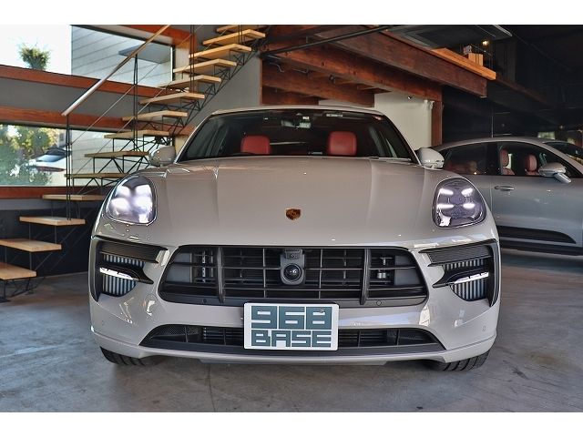 Porsche MACAN 2021-05 17494-1