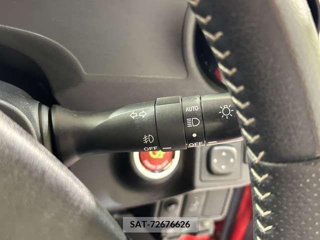 Toyota AQUA 2014-08 329236-11