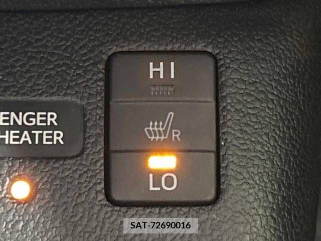 Toyota PRIUS 2018-06 282195-7