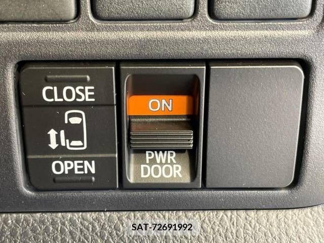 Toyota ESQUIRE 2015-10 359770-3