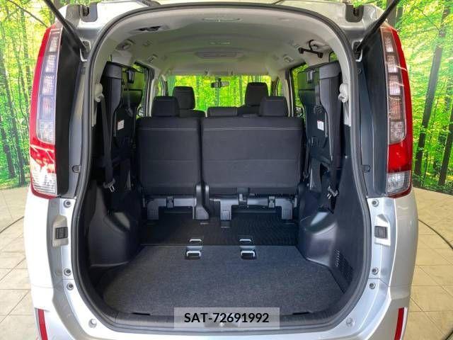 Toyota ESQUIRE 2015-10 359770-11