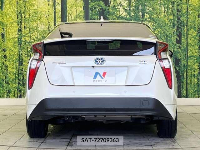 Toyota PRIUS 2016-10 241028-15