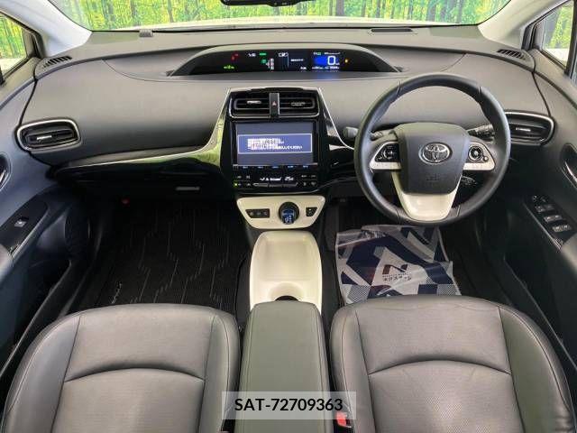Toyota PRIUS 2016-10 241028-1