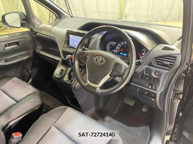 Toyota NOAH 2014-03 204830-12
