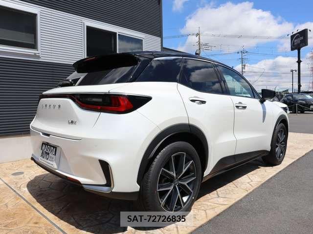 Lexus LBX 2024-03 275424-6