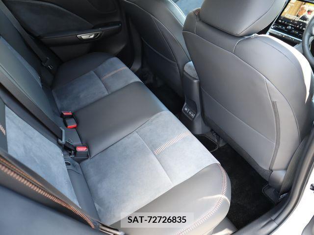 Lexus LBX 2024-03 275424-10