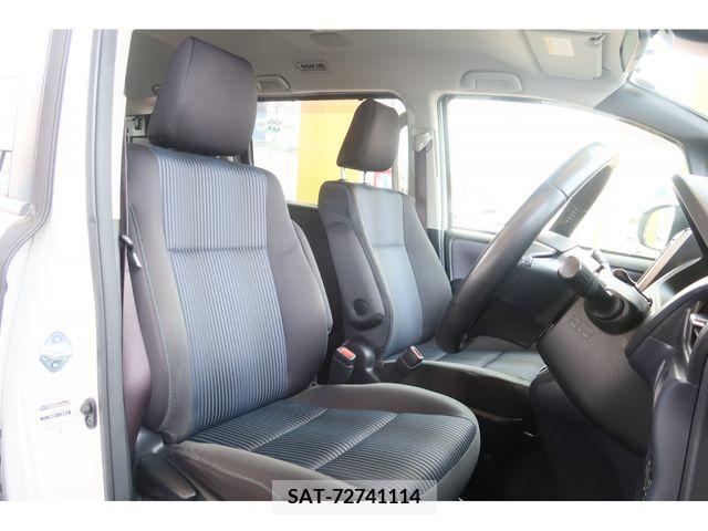 Toyota VOXY 2016-06 321489-16