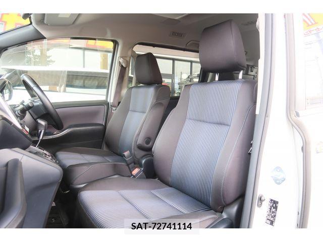 Toyota VOXY 2016-06 321489-18