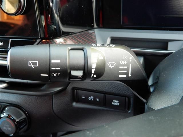 Nissan AURA 2023-01 1868-10