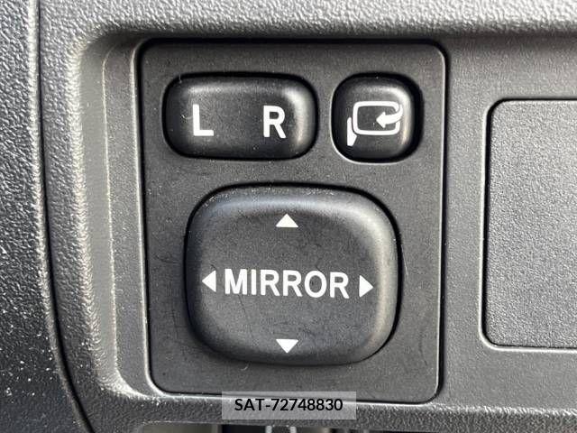 Toyota SIENTA 2012-04 342354-7