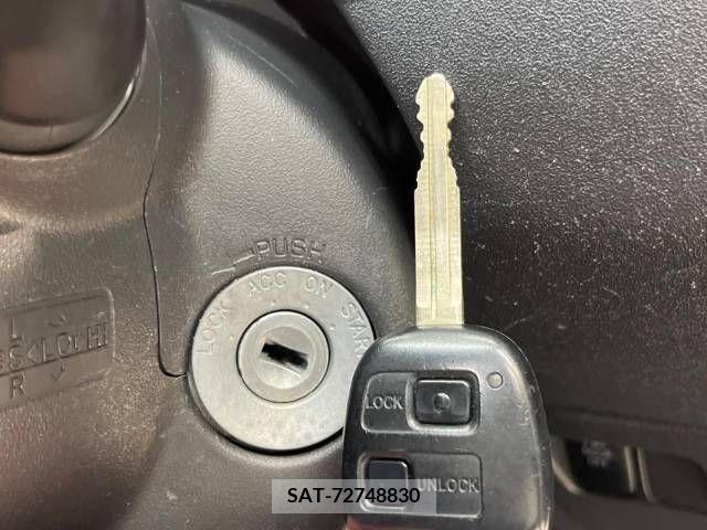 Toyota SIENTA 2012-04 342354-6