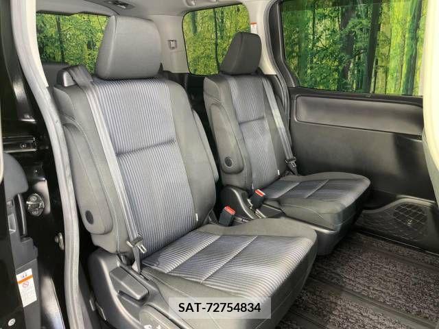 Toyota VOXY 2015-04 206092-9