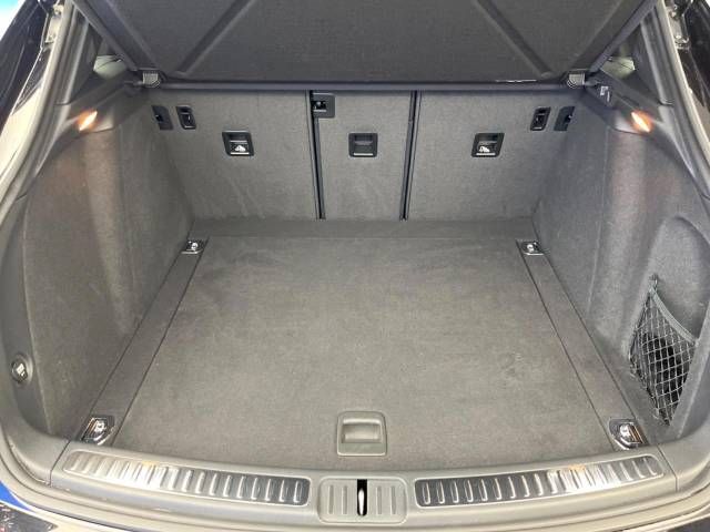 Porsche MACAN 2018-03 18929-18