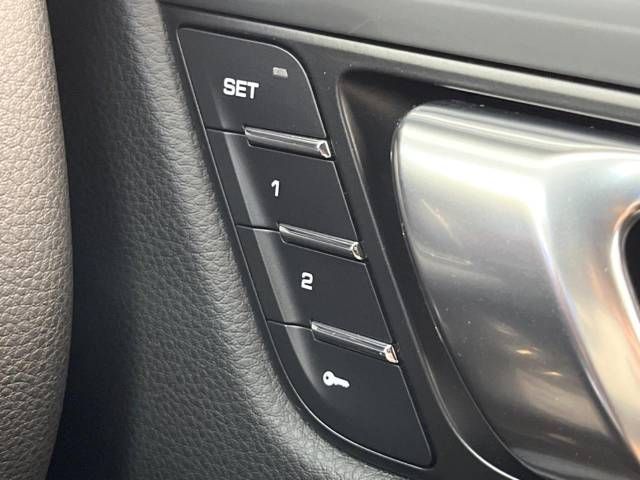 Porsche MACAN 2018-03 18929-7