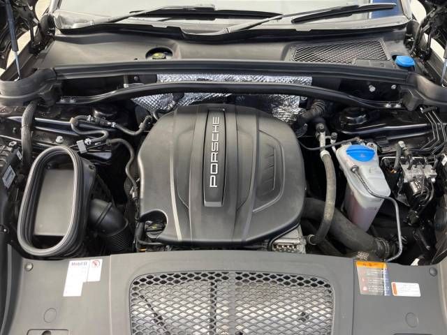 Porsche MACAN 2018-03 18929-17