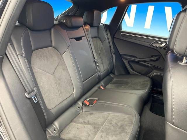 Porsche MACAN 2018-03 18929-10