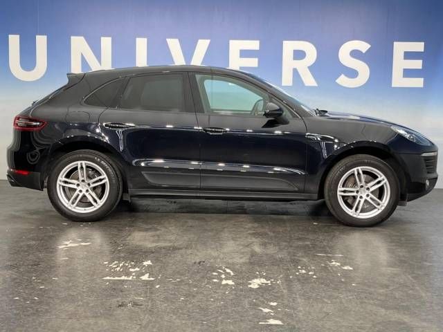 Porsche MACAN 2018-03 18929-15