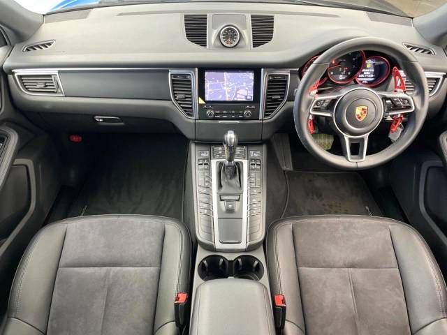 Porsche MACAN 2018-03 18929-1
