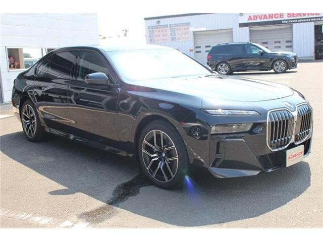 Bmw 7 SERIES 2023-06 22562-23