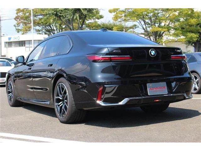 Bmw 7 SERIES 2023-06 22562-2