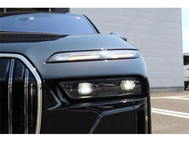 Bmw 7 SERIES 2023-06 22562-11