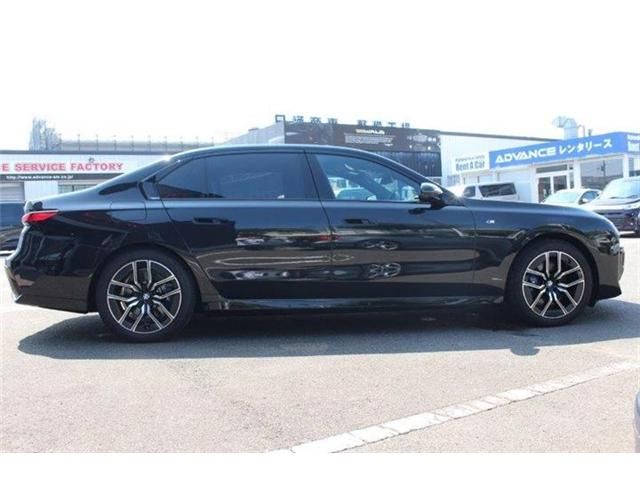 Bmw 7 SERIES 2023-06 22562-24
