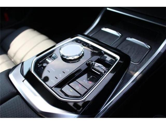 Bmw 7 SERIES 2023-06 22562-27