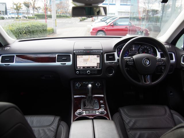 VolksWagen TOUAREG 2015-07 191367-1